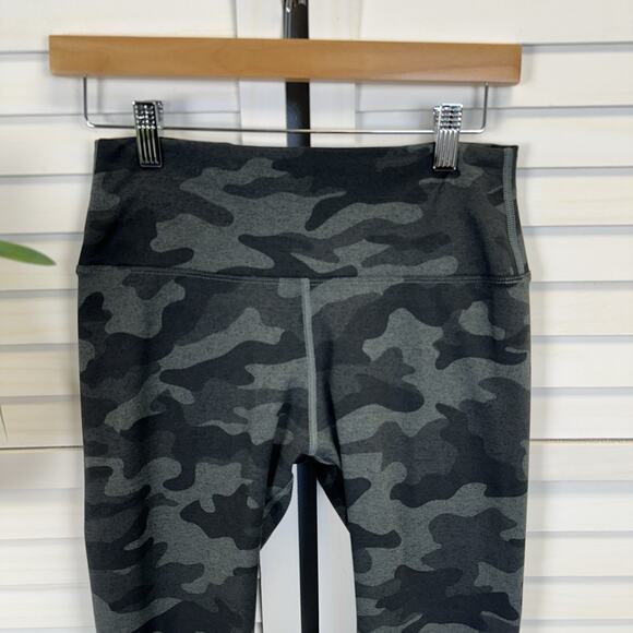 Nobull High Heather Crop Legging Green Carbon Camo Athletic Workout Pants Size M - Picture 3 of 12